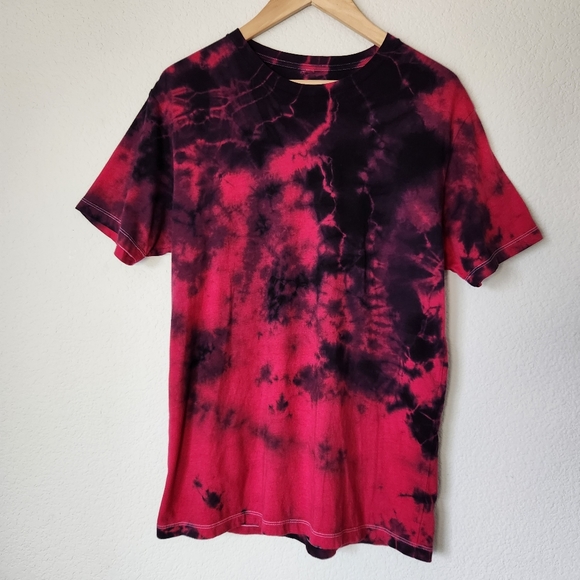 Other - Men's Red & Black Short Sleeve Tie Dyed T-Shirt Size M